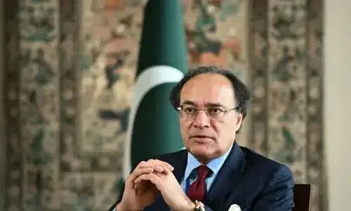 Finance Minister Muhammad Aurangzeb addresses participants of the URAAN Overseas Pakistanis Summer Scholars Programme on Pakistan's economic reforms.