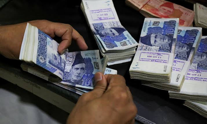 Pakistan's federal government debt rises to Rs. 83.642 trillion in June 2026, increasing by Rs. 15.8 billion per day year-on-year.